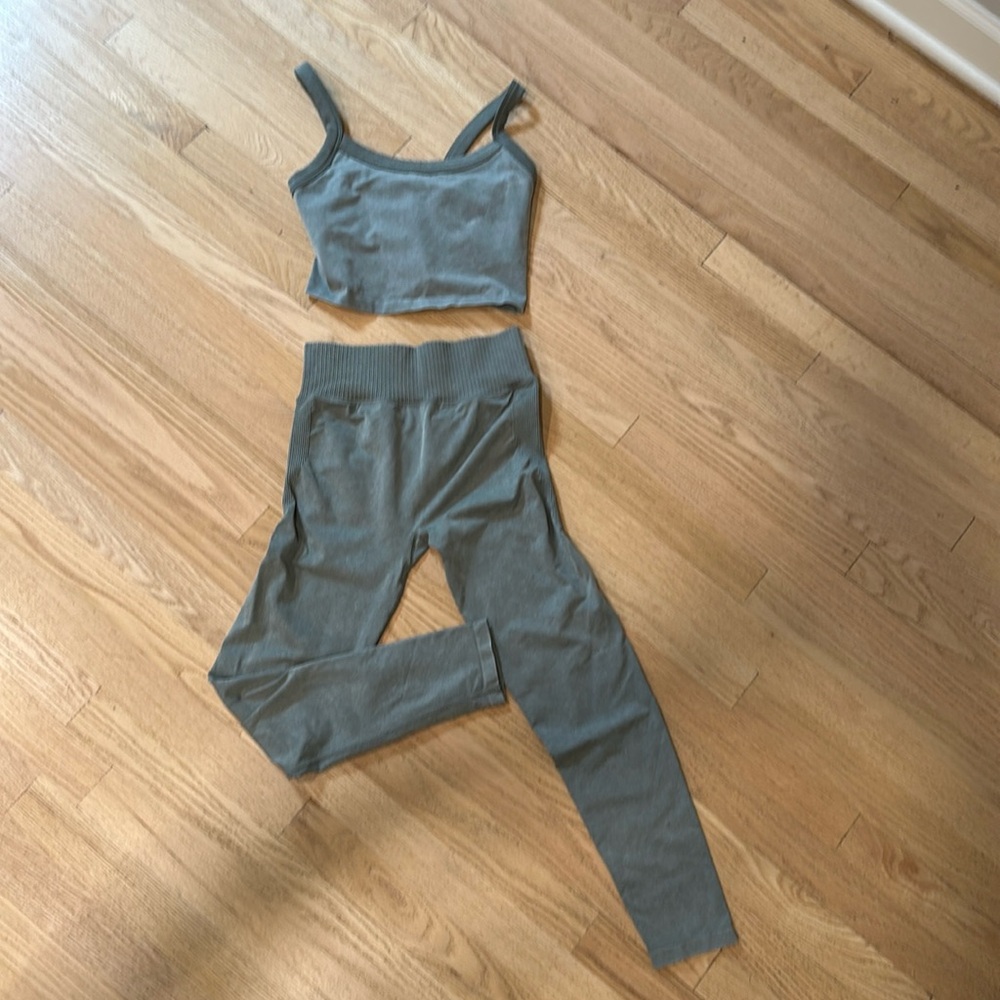 Yoga set- worn 1x